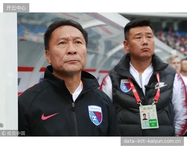 队长艾哈迈多夫的体能面临大考，其状态将直接影响中场防守硬度。